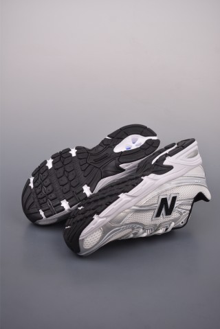 New Balance 740 view 3