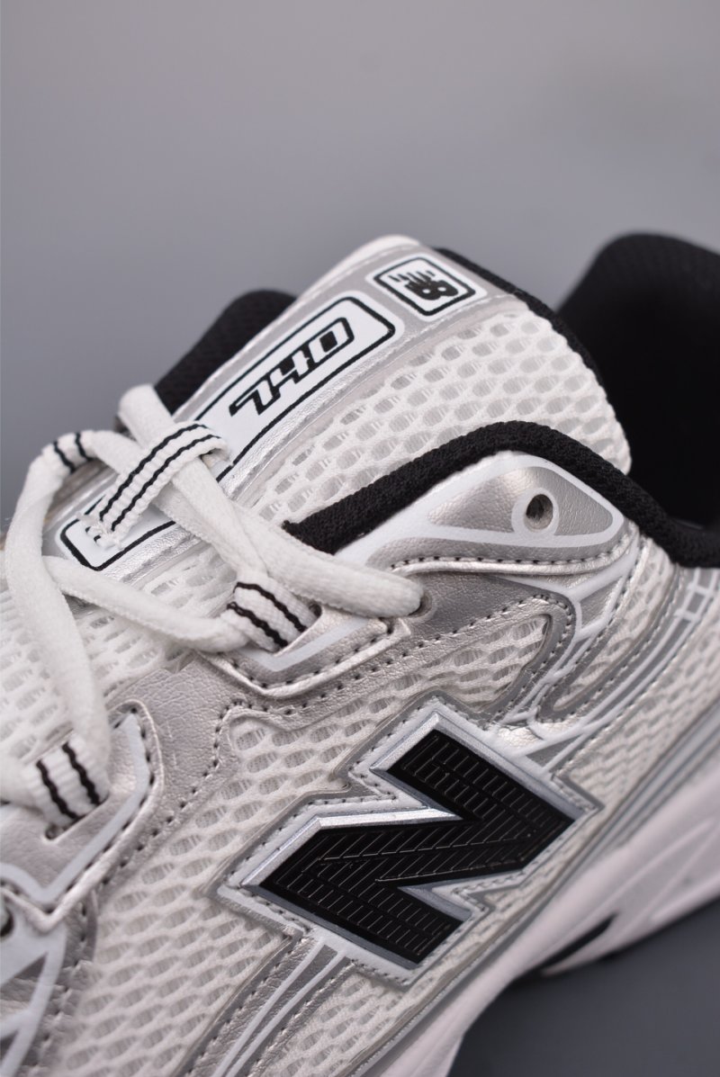 New Balance 740 view