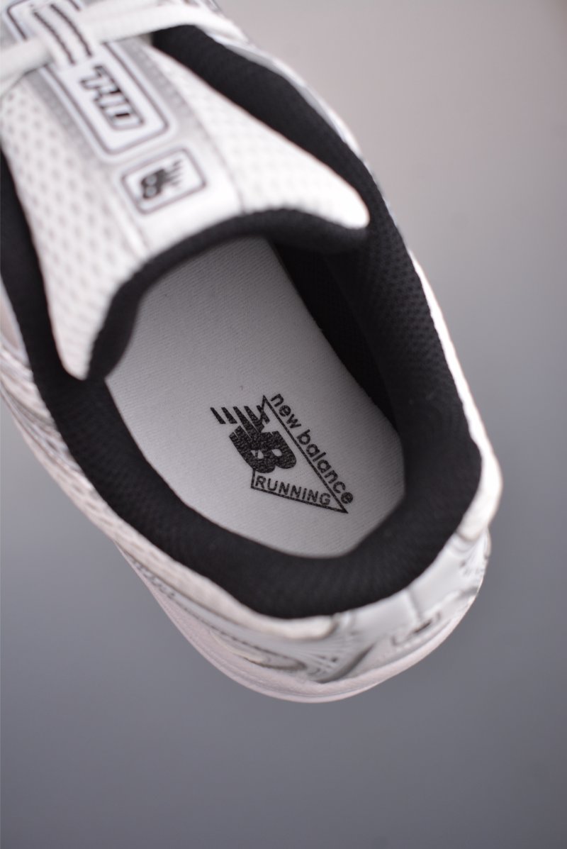 New Balance 740 view