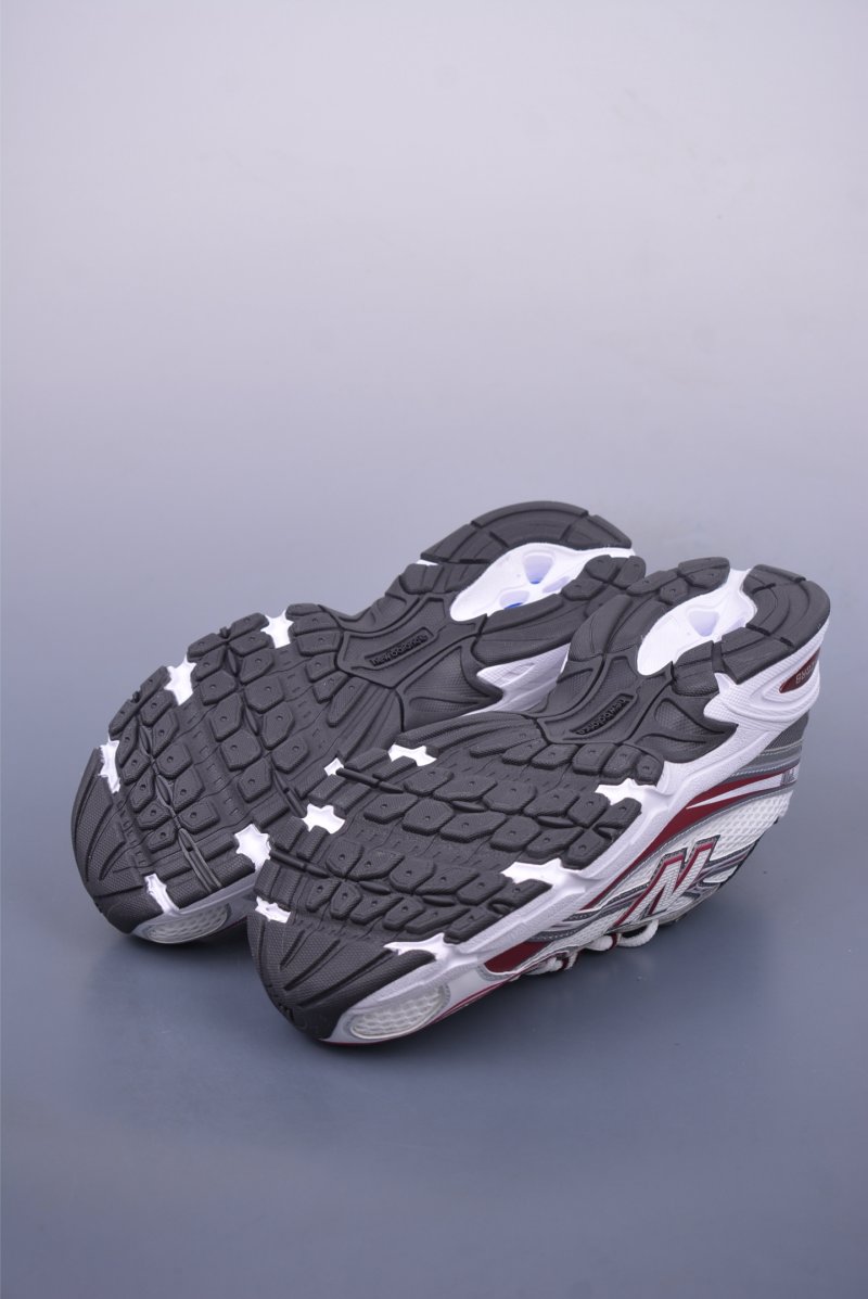 New Balance 740 view
