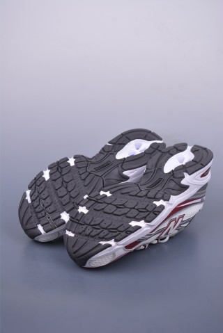 New Balance 740 view 3