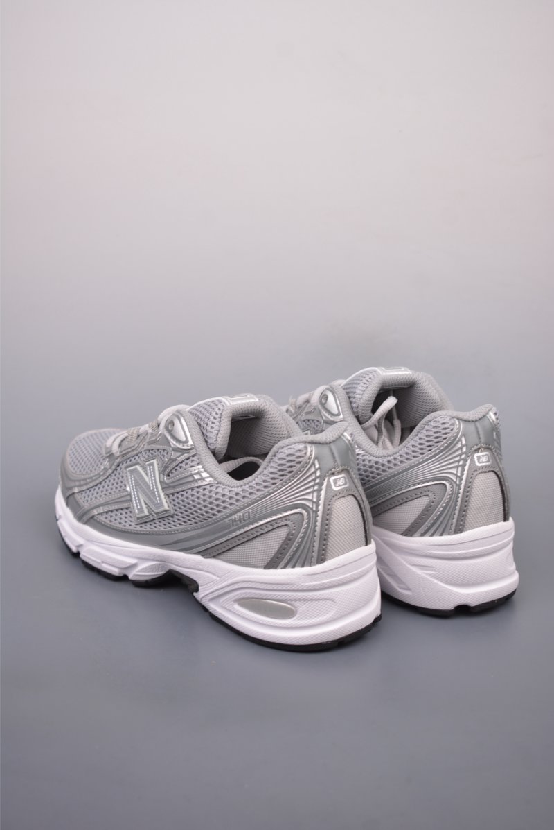 New Balance 740 view