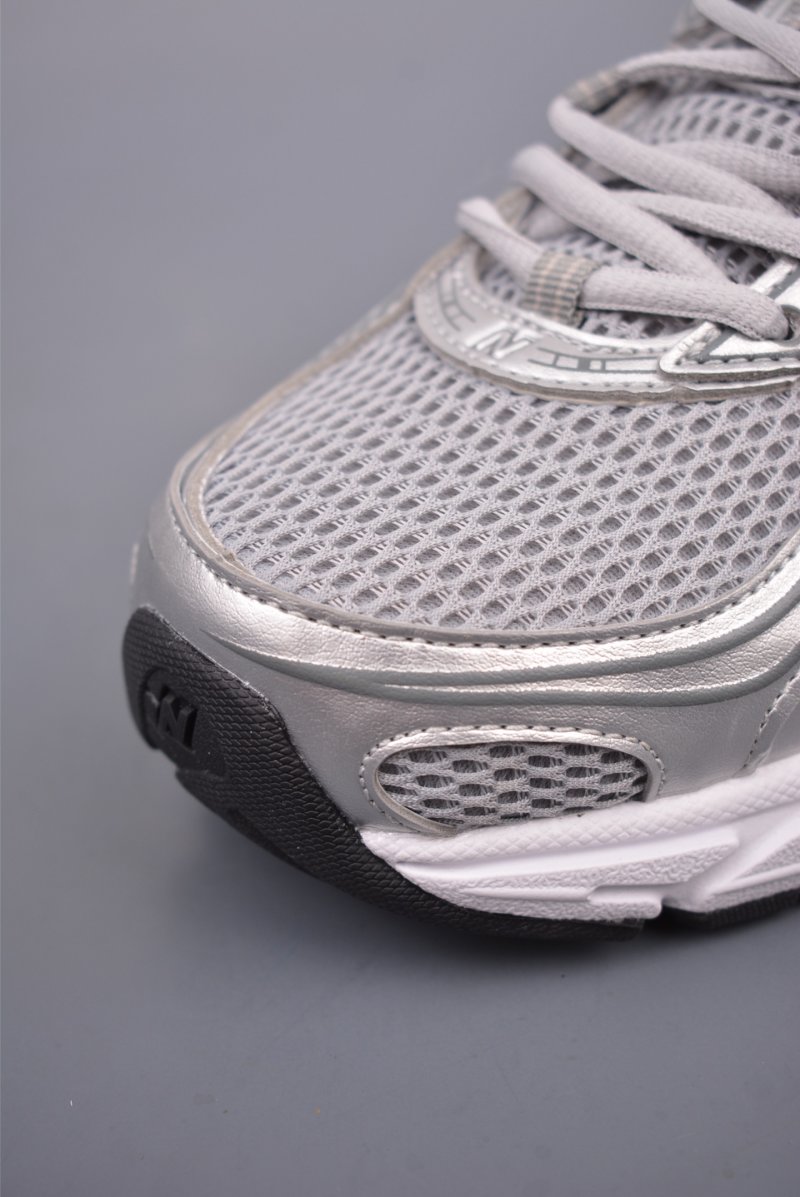 New Balance 740 view