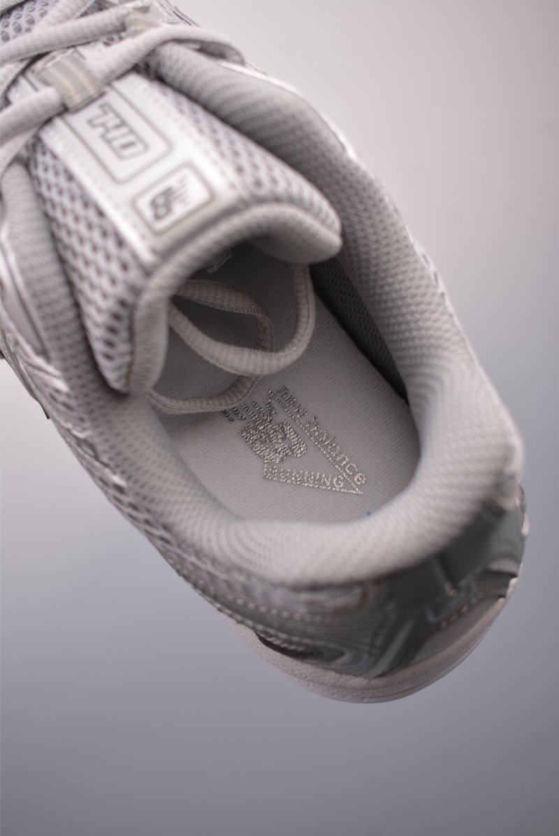 New Balance 740 view