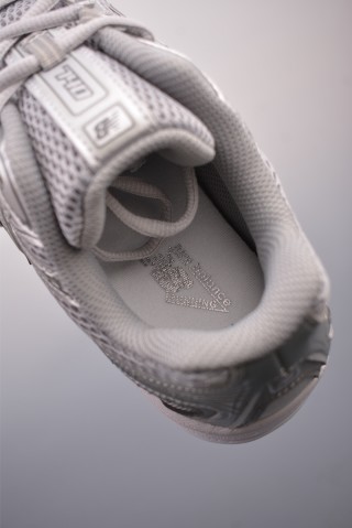 New Balance 740 view 9