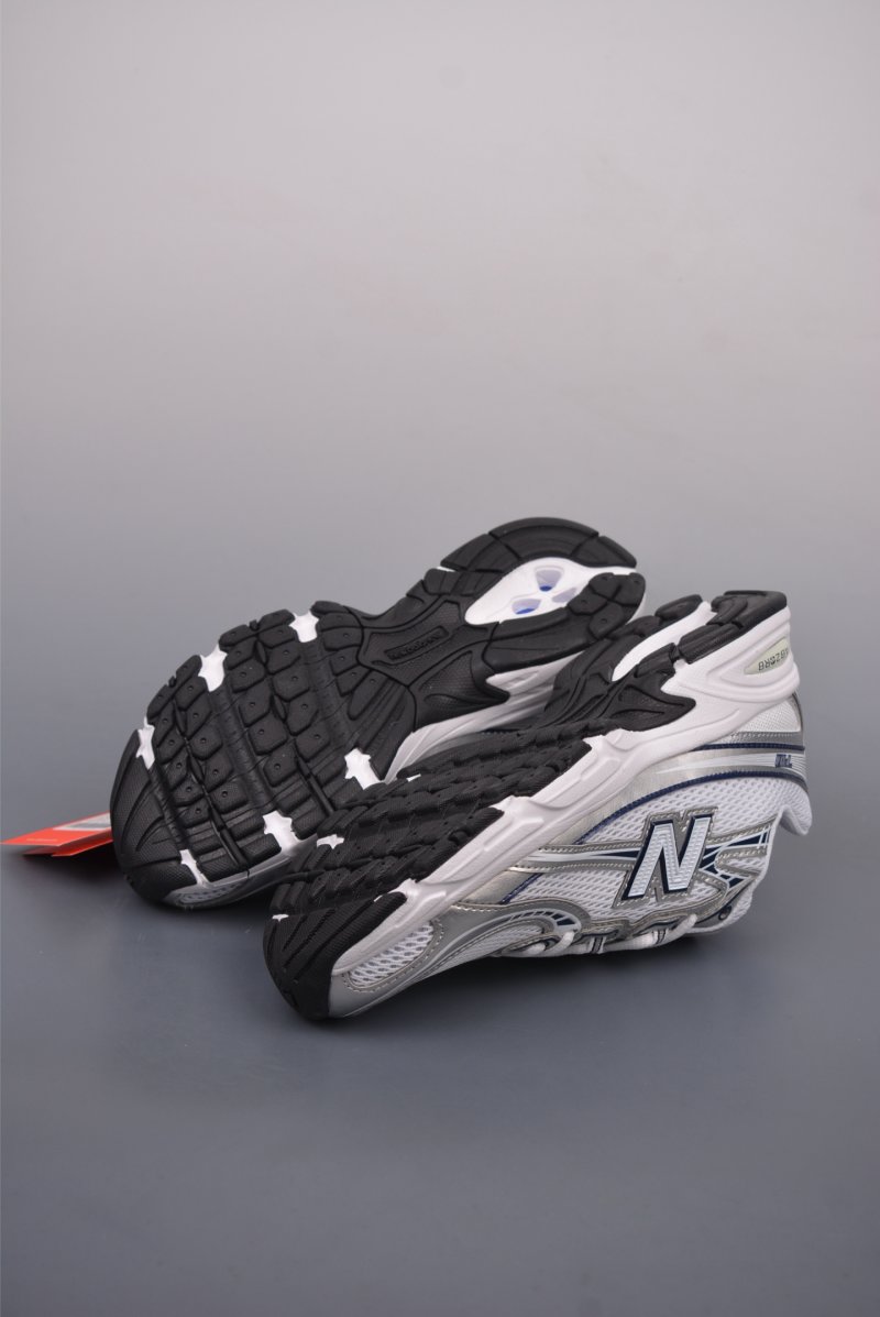 New Balance 740 view