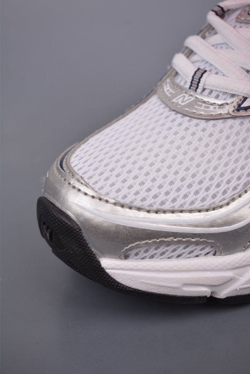 New Balance 740 view