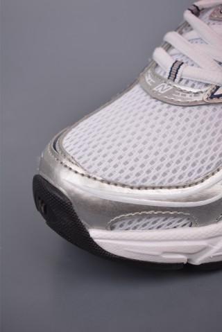 New Balance 740 view 6