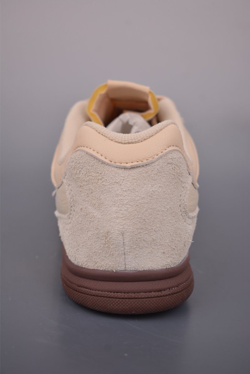 New Balance URC42 view