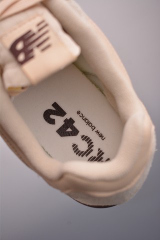 New Balance URC42 view 9