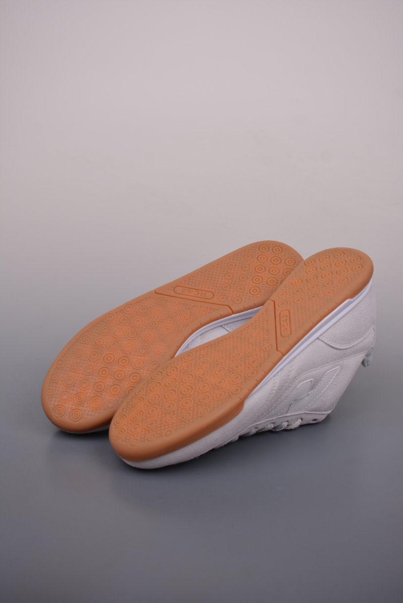 New Balance URC42 view