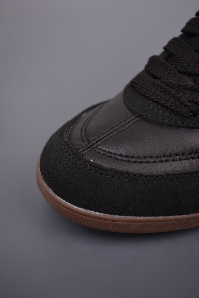 New Balance URC42 view