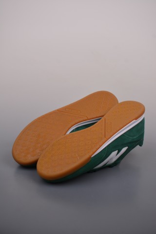 New Balance URC42 view 3