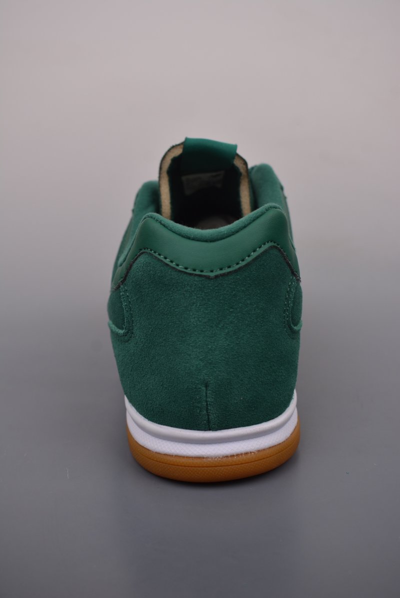 New Balance URC42 view