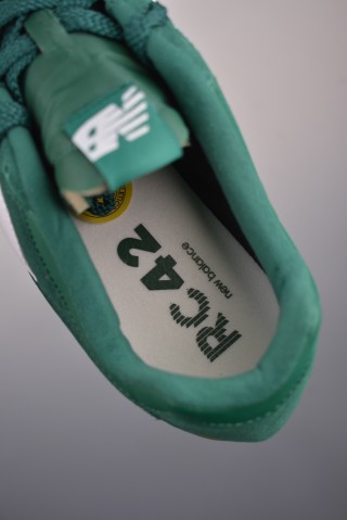 New Balance URC42 view 9