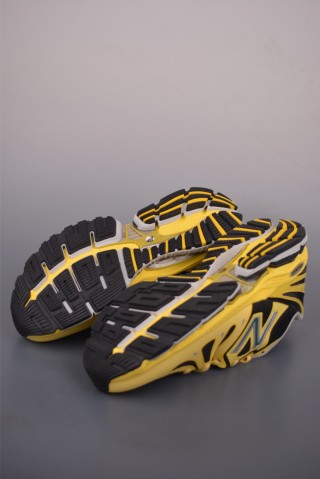 New Balance Running Shoes view 3