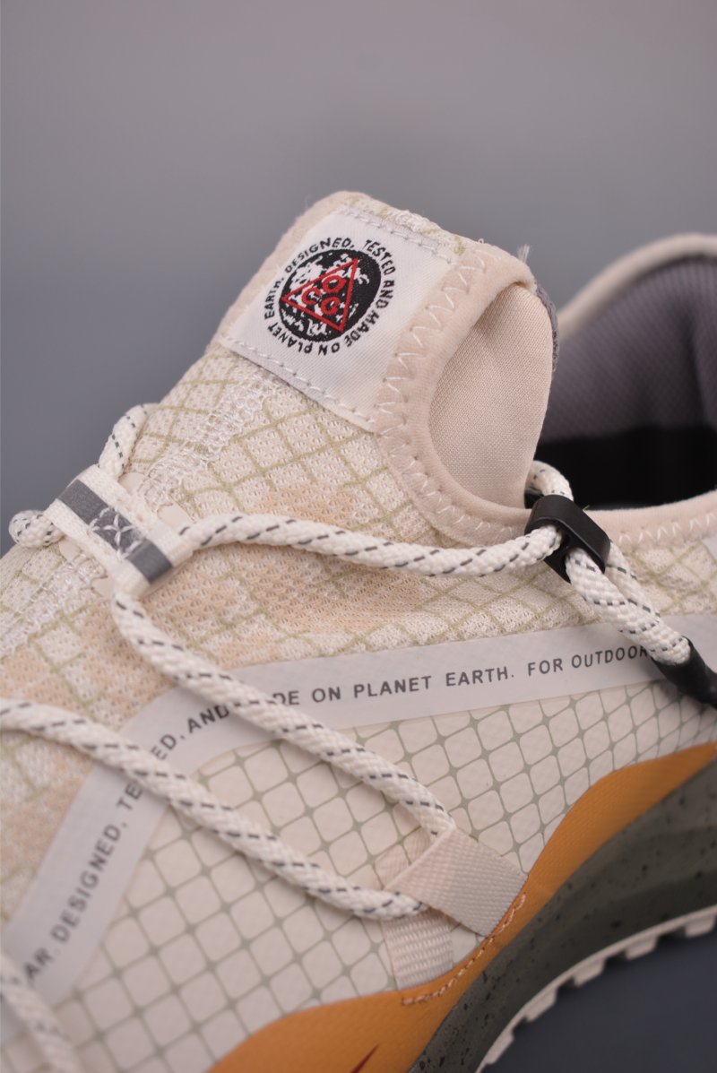 Nike ACG Mountain Fly Low GTX view