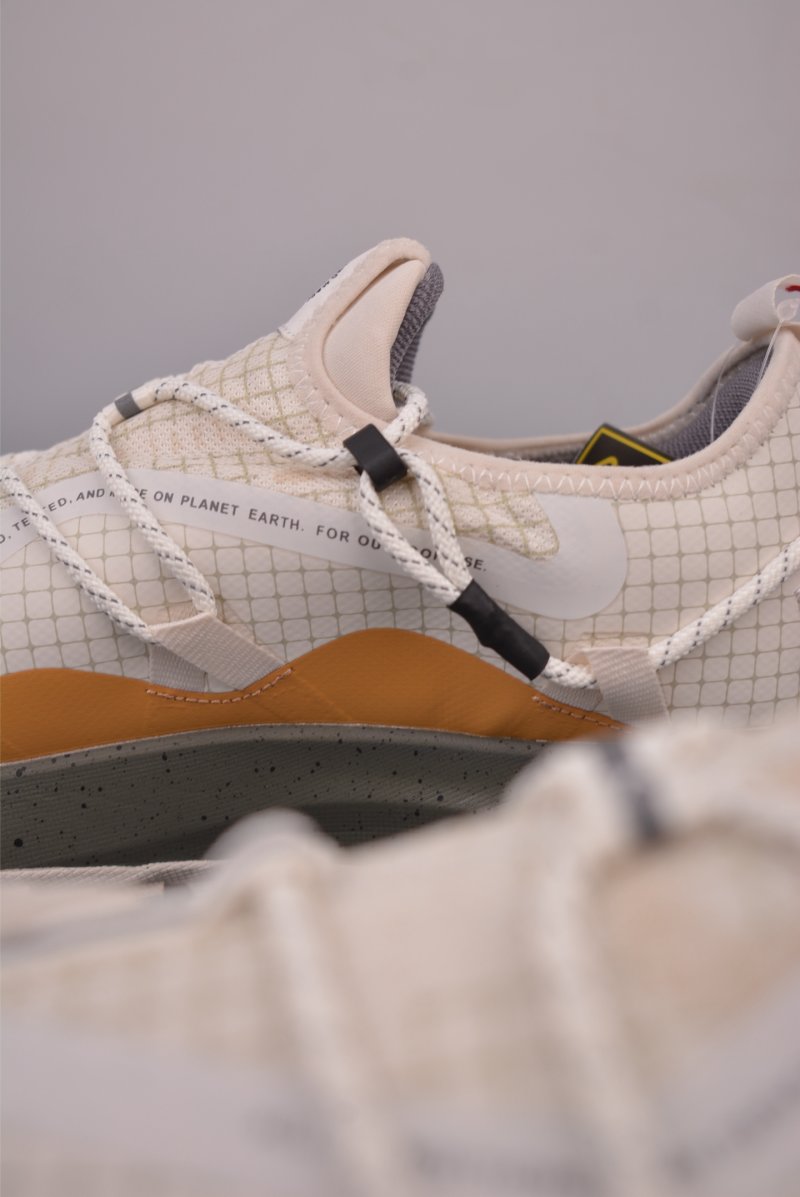 Nike ACG Mountain Fly Low GTX view