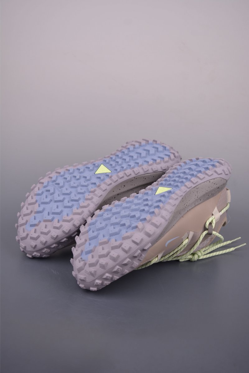 Nike ACG Mountain Fly Low GTX view