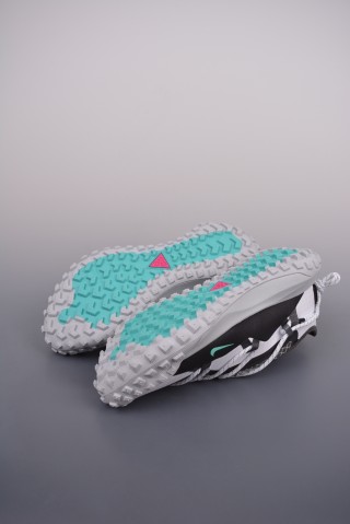 Nike ACG Mountain Fly Low GTX view 3