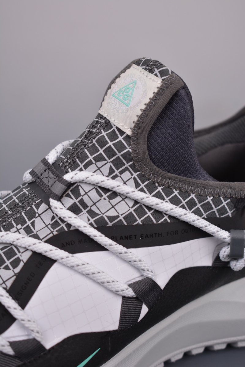 Nike ACG Mountain Fly Low GTX view