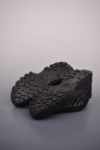 Nike Air Humara QS 'Vintage' view 3