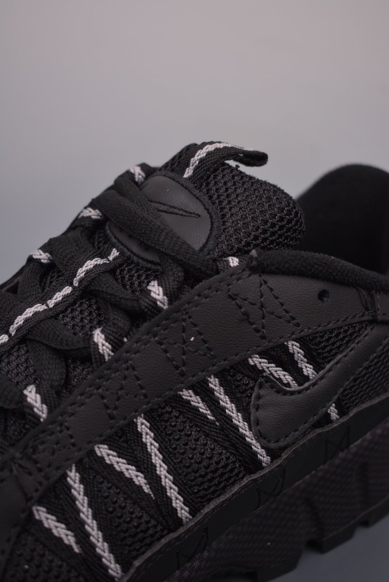 Nike Air Humara QS 'Vintage' view