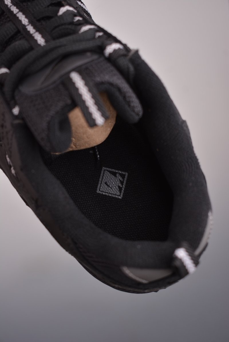 Nike Air Humara QS 'Vintage' view