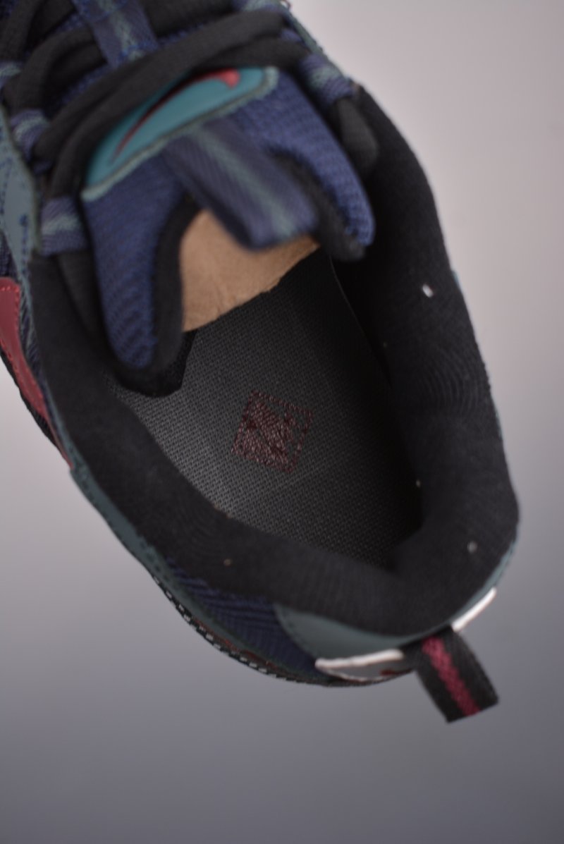Nike Air Humara QS 'Vintage' view