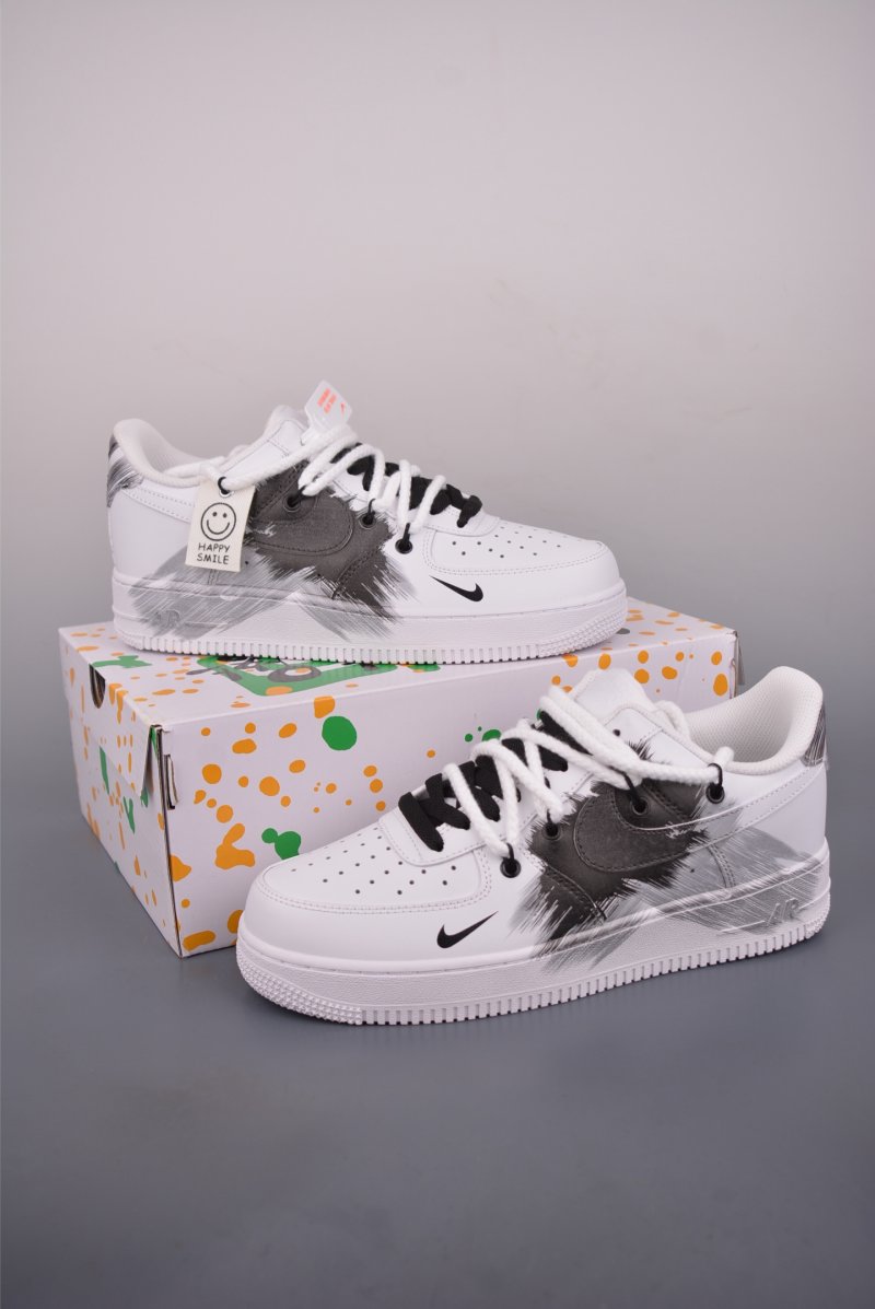 Nike Air Force 1 Low 'Graffiti' view