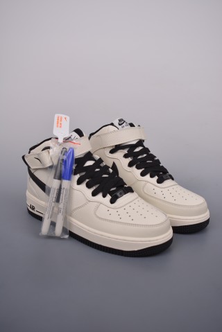 Nike Air Force 1 '07 'Black' view 1