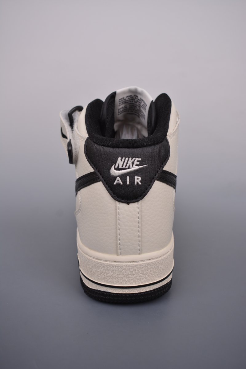 Nike Air Force 1 '07 'Black' view