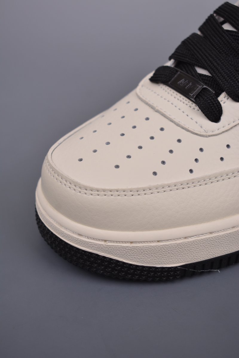 Nike Air Force 1 '07 'Black' view
