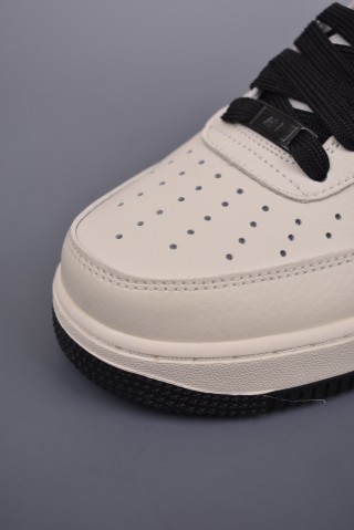 Nike Air Force 1 '07 'Black' view 6