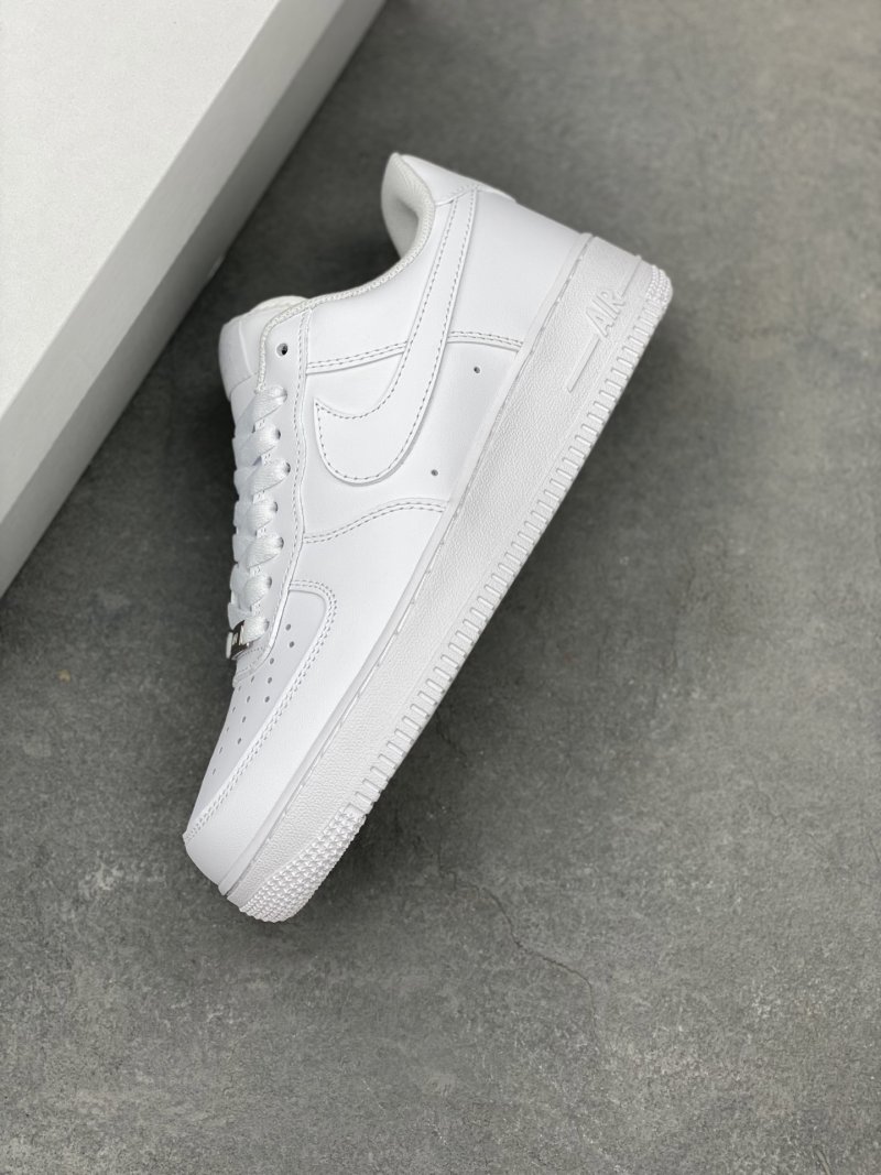 Nike Air Force 1 Mid 'Triple White' view
