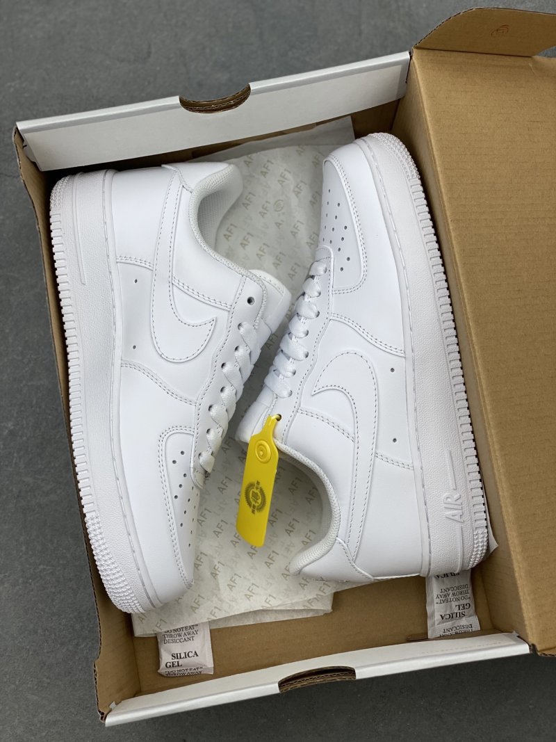 Nike Air Force 1 Mid 'Triple White' view