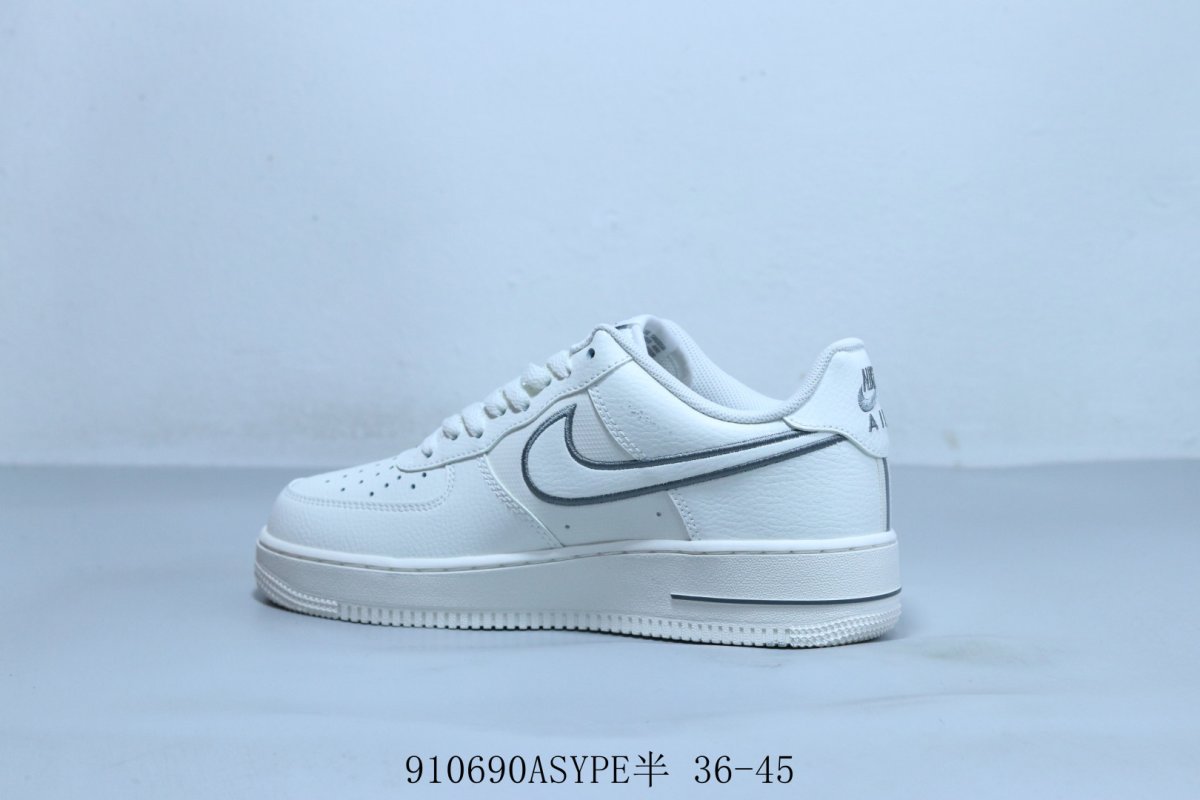 Nike Air Force 1 Low view