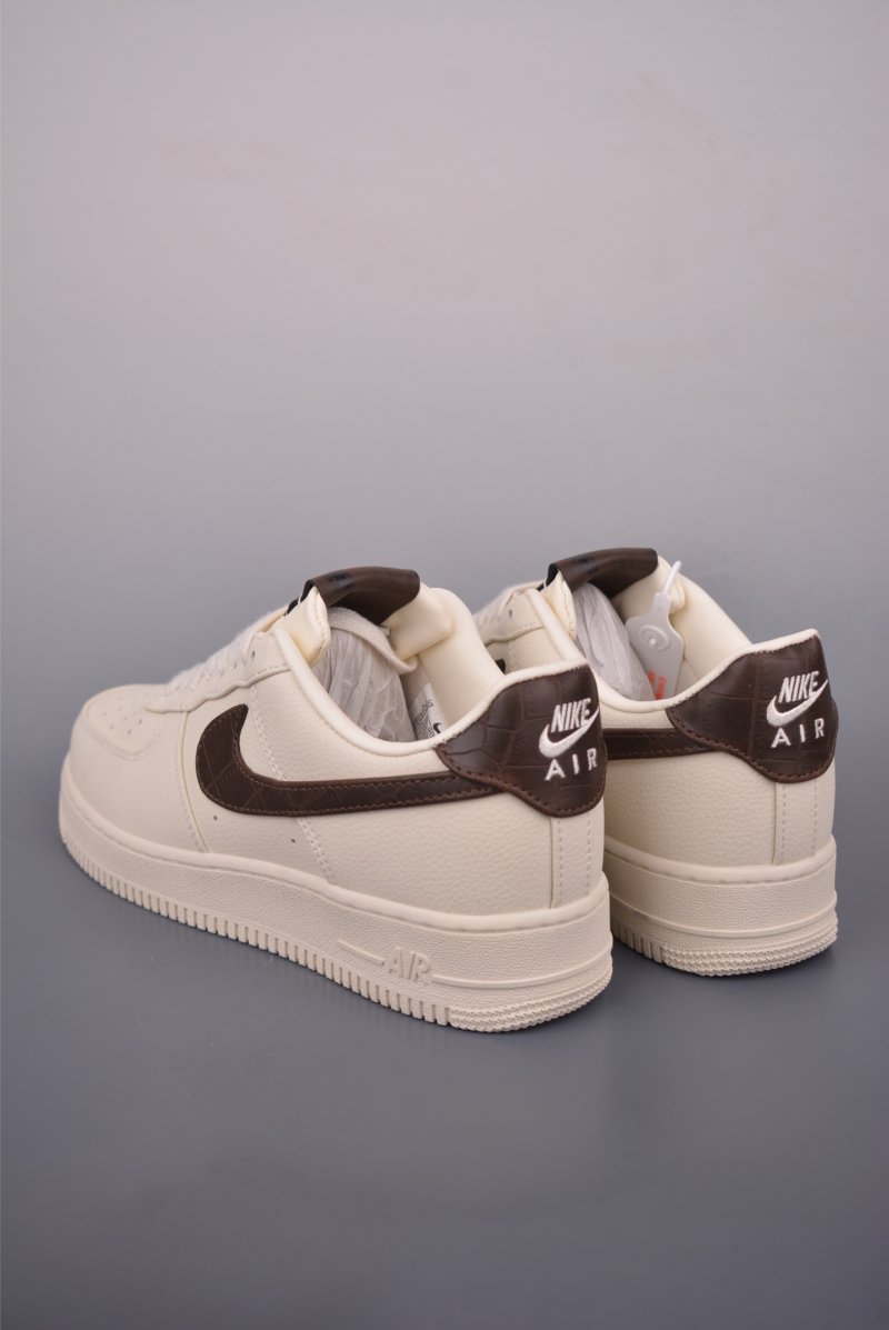 Nike Air Force 1 Low view