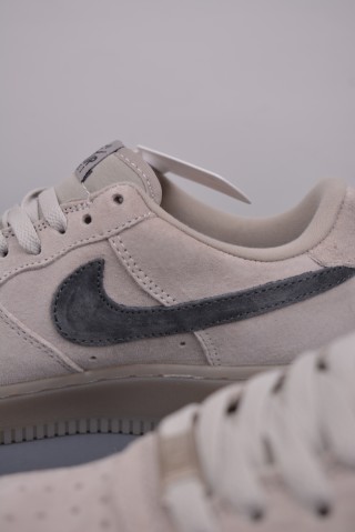 Nike Air Force 1 Low view 8