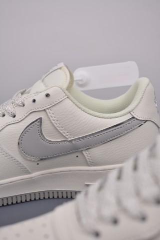 Nike Air Force 1 Low view 8