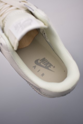 Nike Air Force 1 Low 'White' view 9