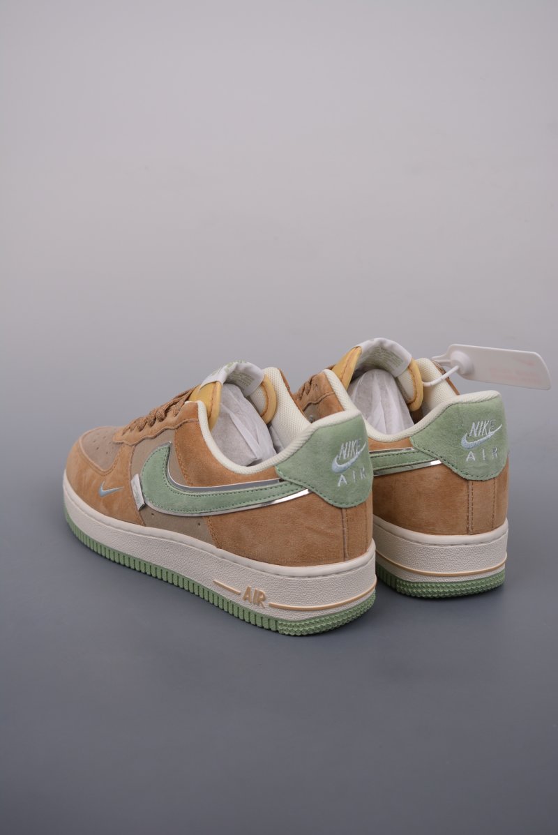 Nike Air Force 1 Low 'Suede Christmas' view