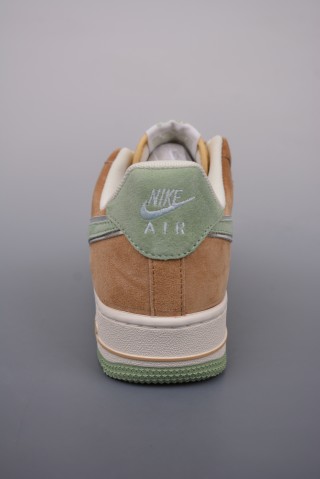 Nike Air Force 1 Low 'Suede Christmas' view 4