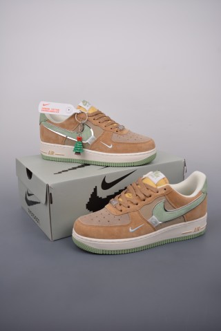 Nike Air Force 1 Low 'Suede Christmas' view 5