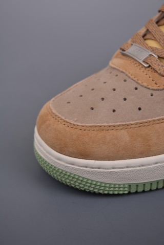Nike Air Force 1 Low 'Suede Christmas' view 6