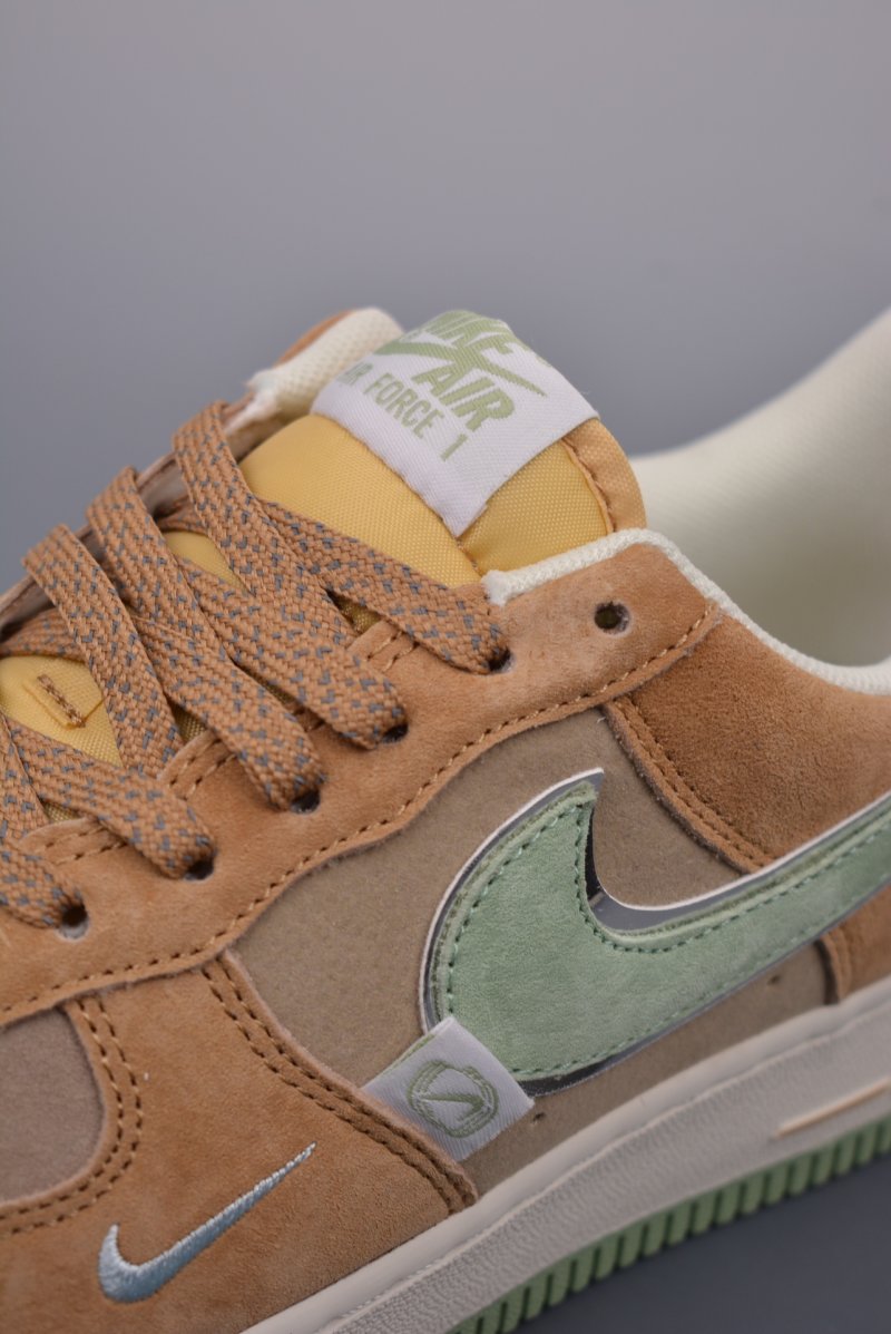 Nike Air Force 1 Low 'Suede Christmas' view
