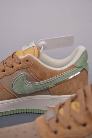 Nike Air Force 1 Low 'Suede Christmas' view 8