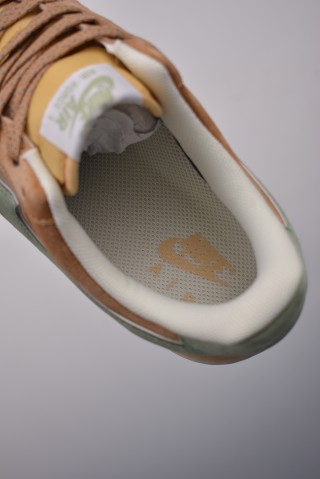 Nike Air Force 1 Low 'Suede Christmas' view 9