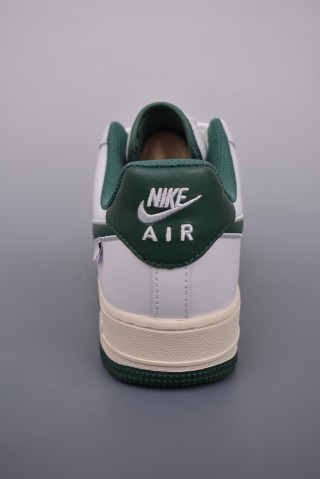 Nike Air Force 1 Low view 4