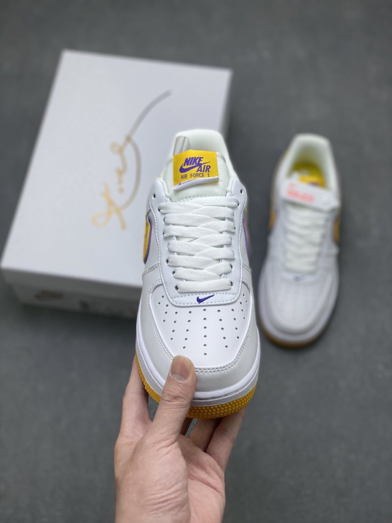 Nike Air Force 1 Low 'Gold' view